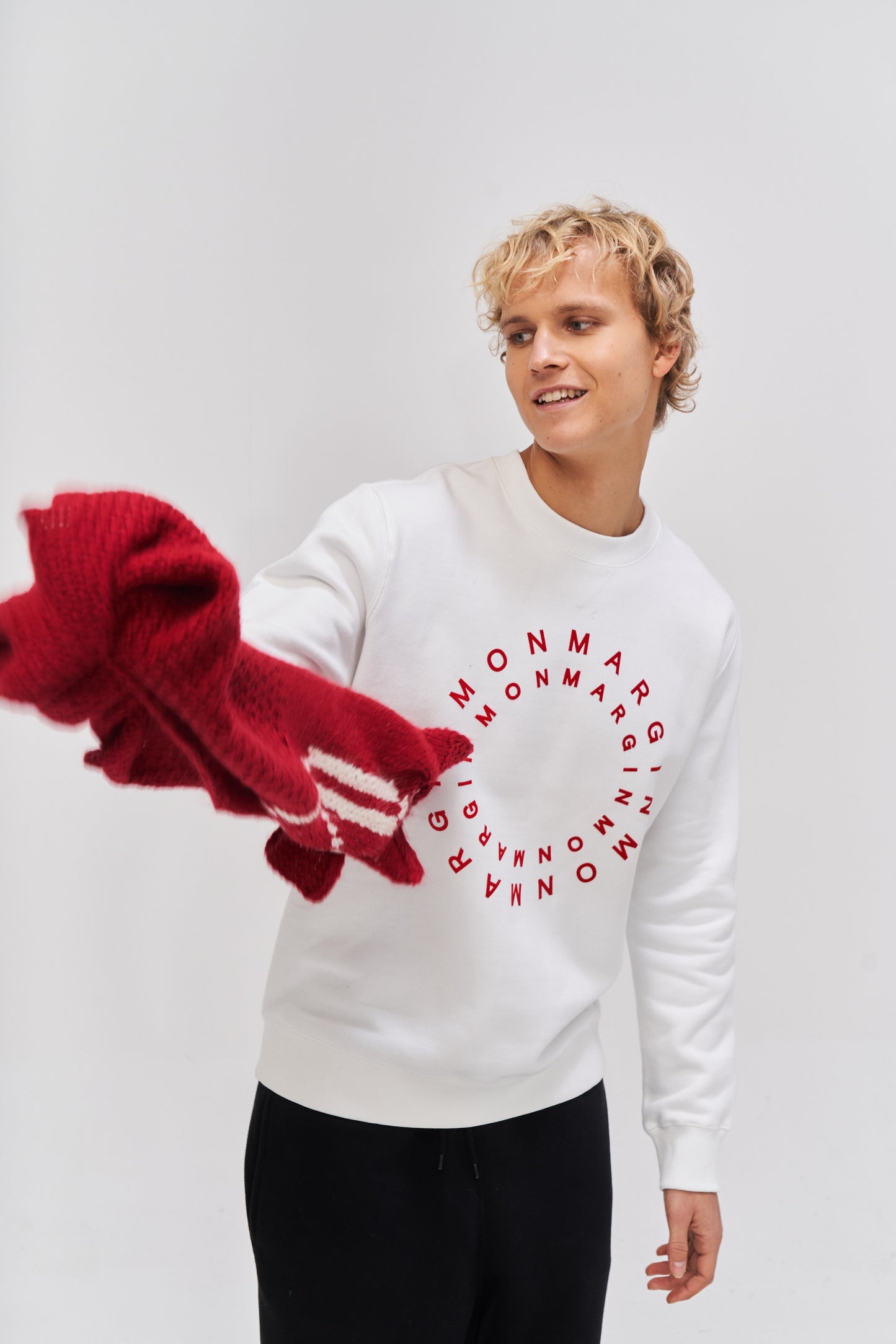 Maxi scarf with motif